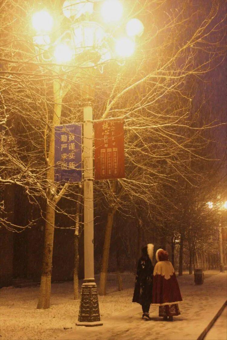 雪地上的脚印的含义_雪地上的脚印_雪地上脚印的唯美句子