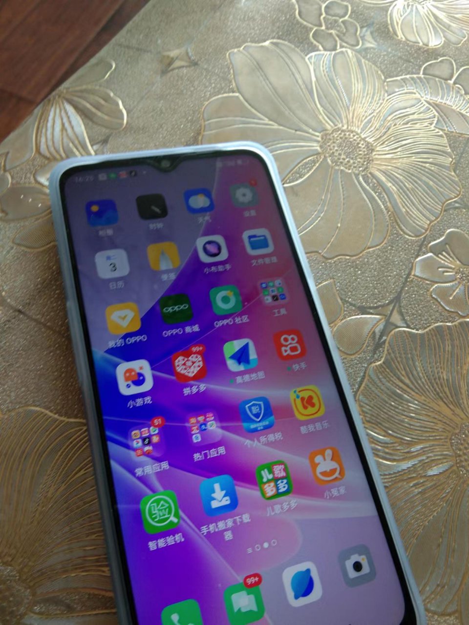 oppoa57值得入手吗-OPPOA57手机外观设计简约时尚，性能流畅拍照出色，续航略显一般，游戏有