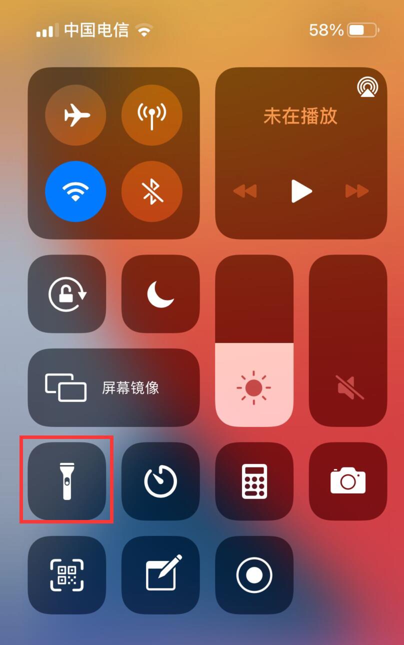 苹果11手电筒怎么打不开_苹果手机手电筒打开_iphone手电筒打开没反应