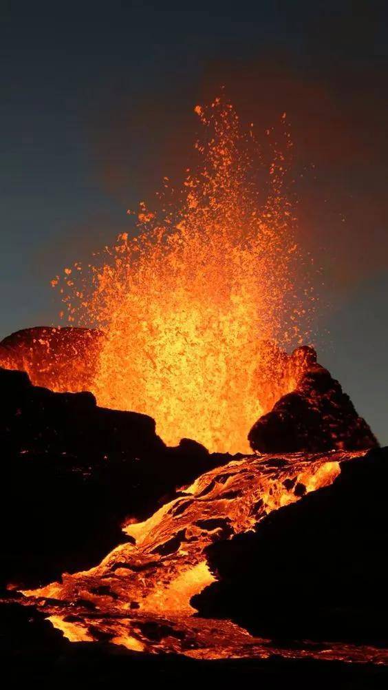 火山写作：情感的岩浆喷发，心灵的自由呐喊